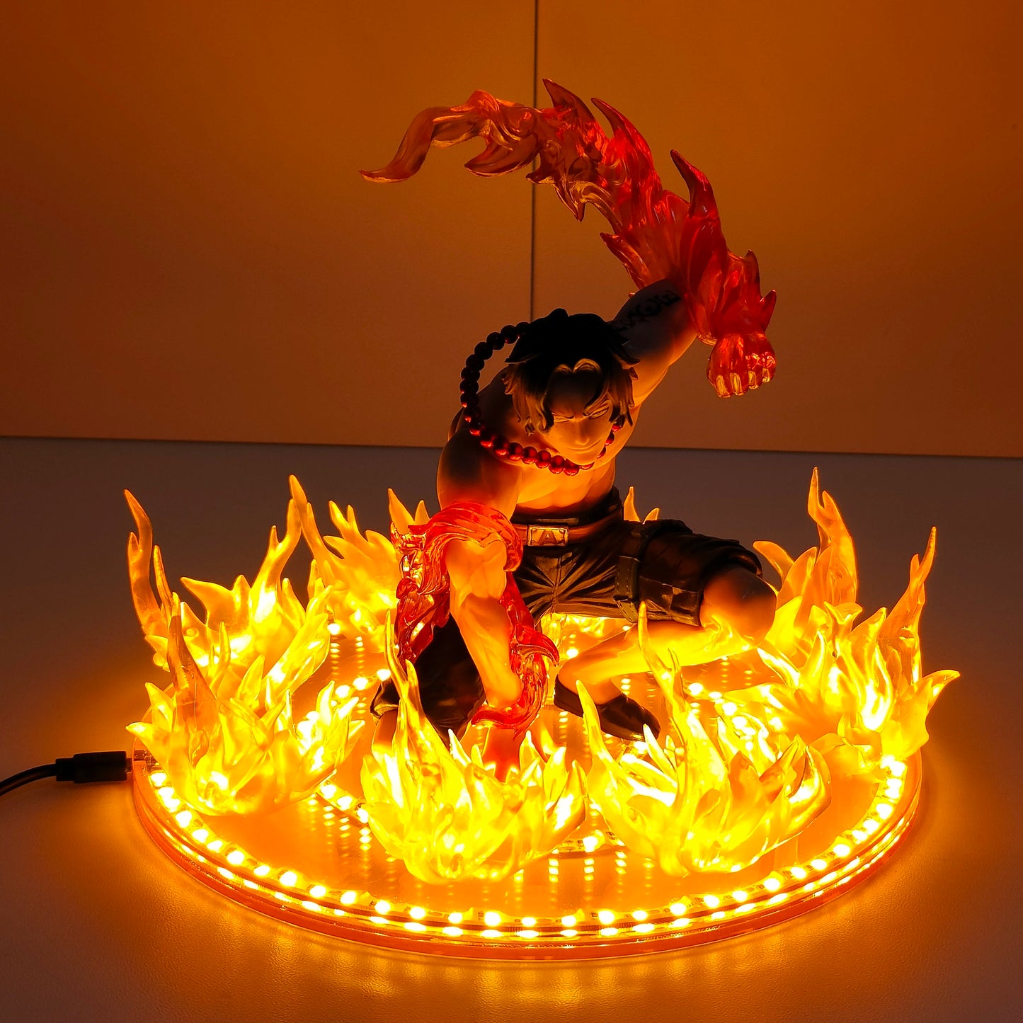Figurine LED One Piece – Portgas D. Ace Poing de Feu | Lampe Anime Collector
