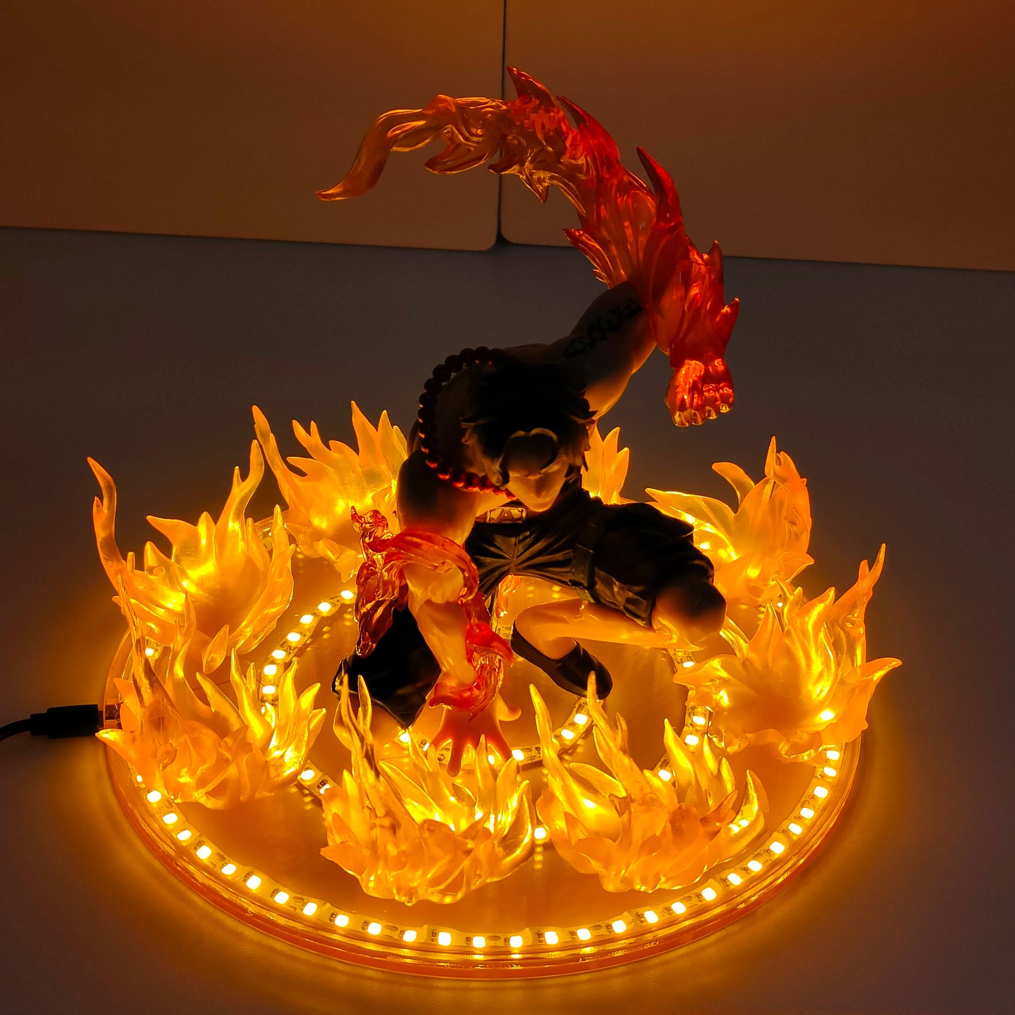 Figurine LED One Piece – Portgas D. Ace Poing de Feu | Lampe Anime Collector