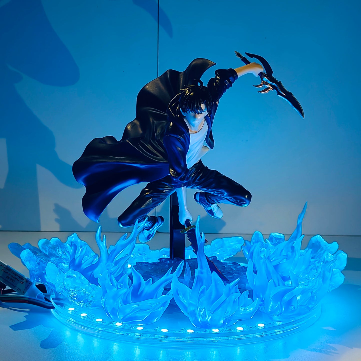 Figurine LED Solo Leveling – Sung Jin Woo | Lampe Collector Gamer & Otaku