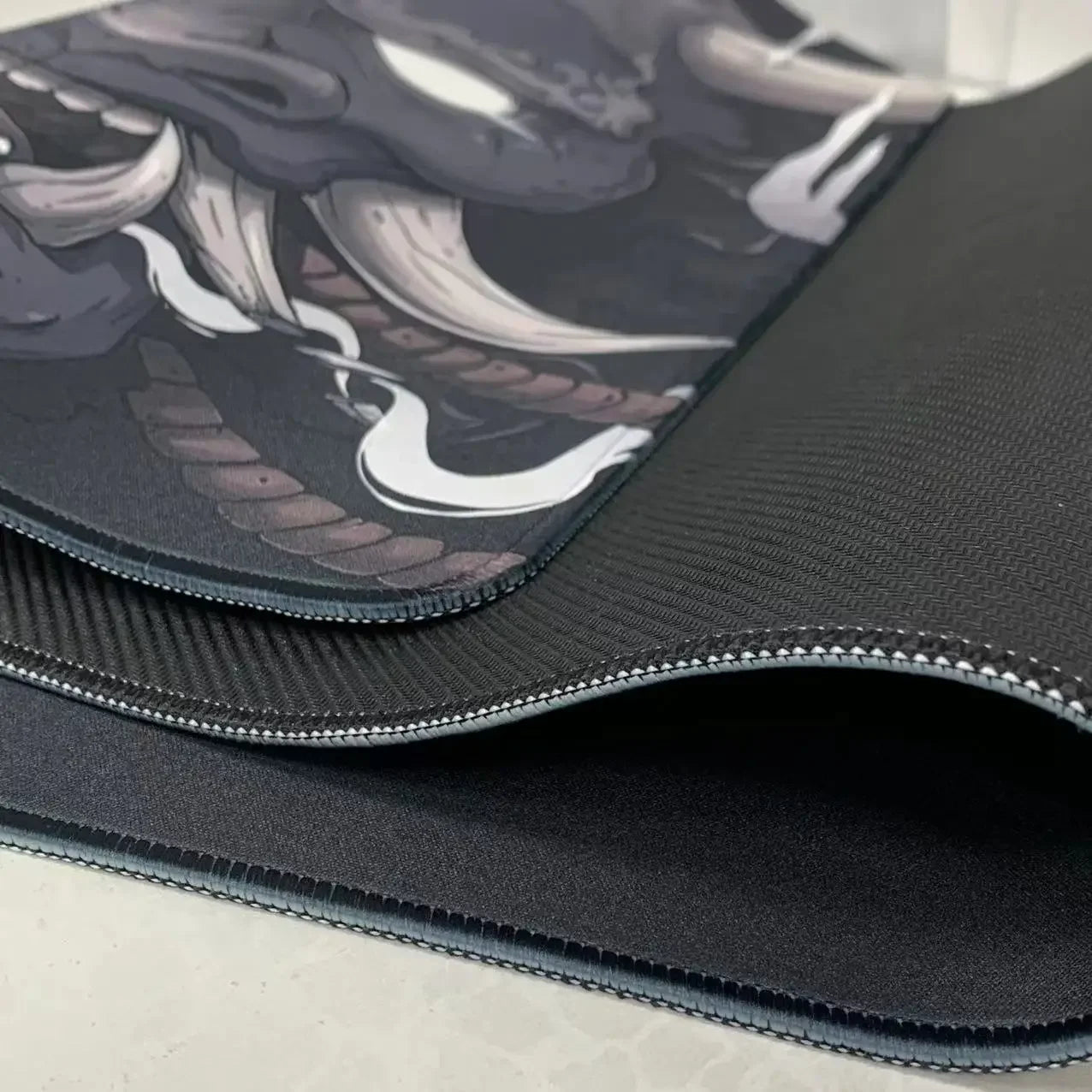 Tapis de souris XXL Oni Japonais – Gaming & Bureau | Antidérapant | Design Masque Démon