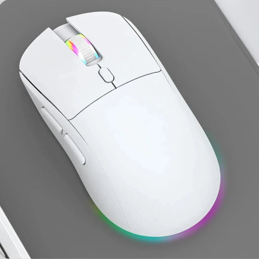 Souris de Jeu Tri‑Mode 4800 DPI – Bluetooth, 2,4 GHz & Filaire, RGB, Rechargeable