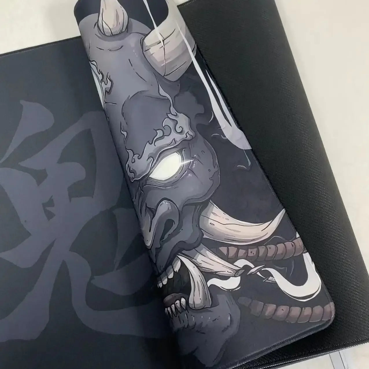 Tapis de souris XXL Oni Japonais – Gaming & Bureau | Antidérapant | Design Masque Démon