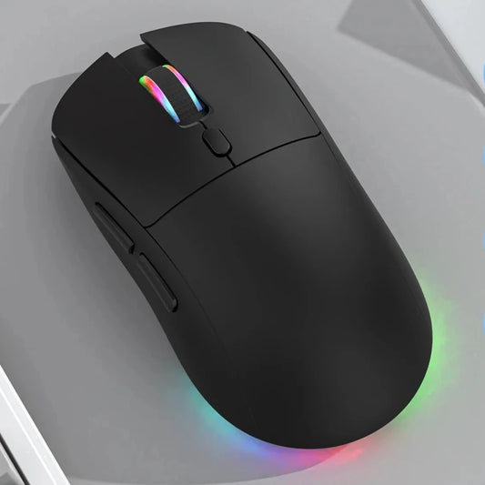 Souris de Jeu Tri‑Mode 4800 DPI – Bluetooth, 2,4 GHz & Filaire, RGB, Rechargeable
