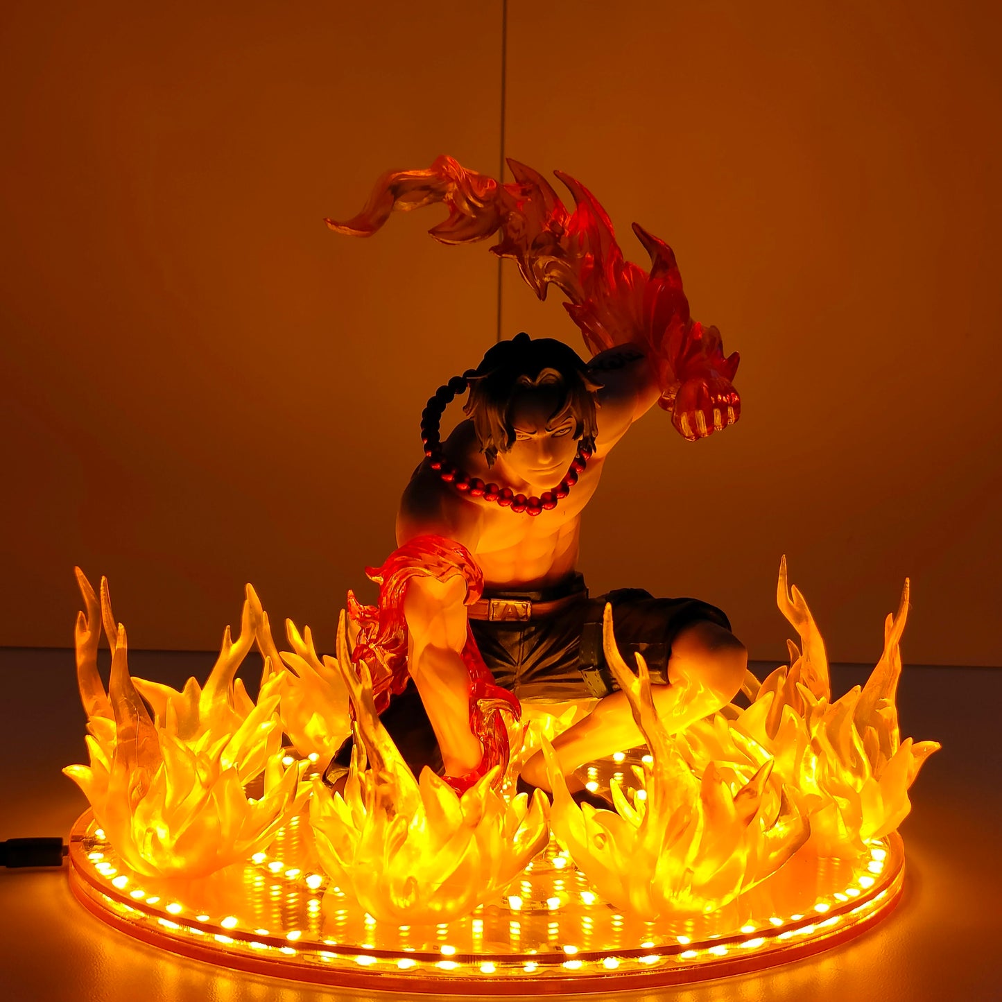 Figurine LED One Piece – Portgas D. Ace Poing de Feu | Lampe Anime Collector