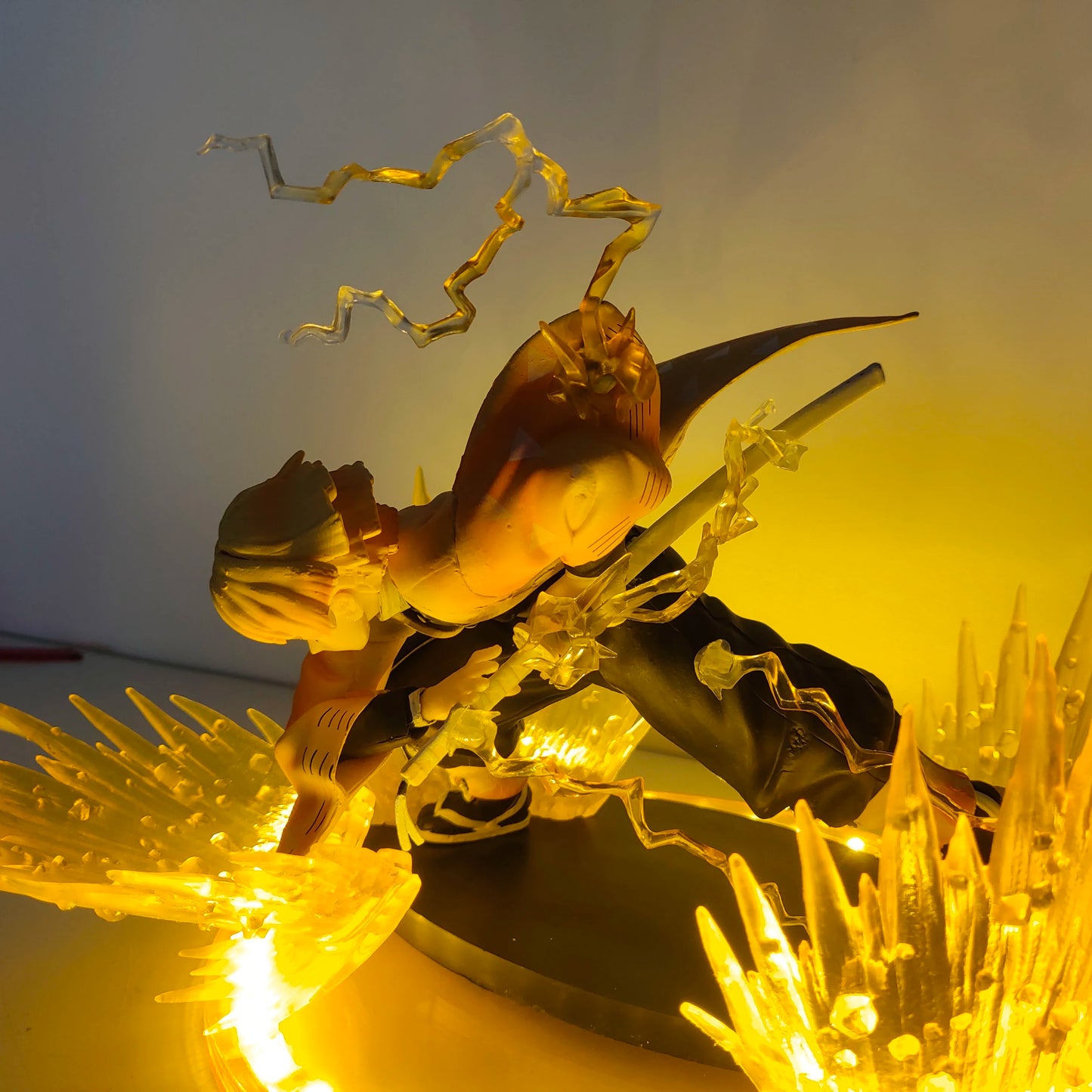 Lampe LED Figurine Zenitsu Agatsuma – Démon Slayer