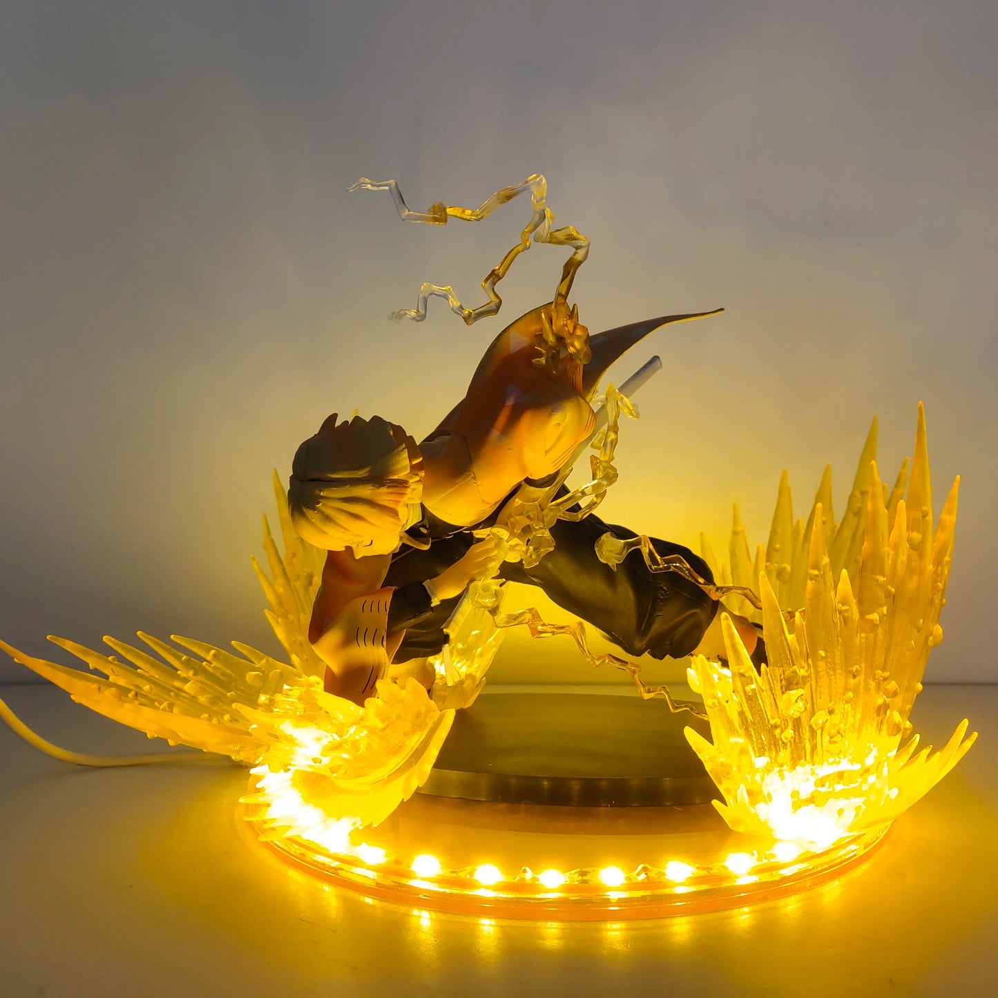 Lampe LED Figurine Zenitsu Agatsuma – Démon Slayer