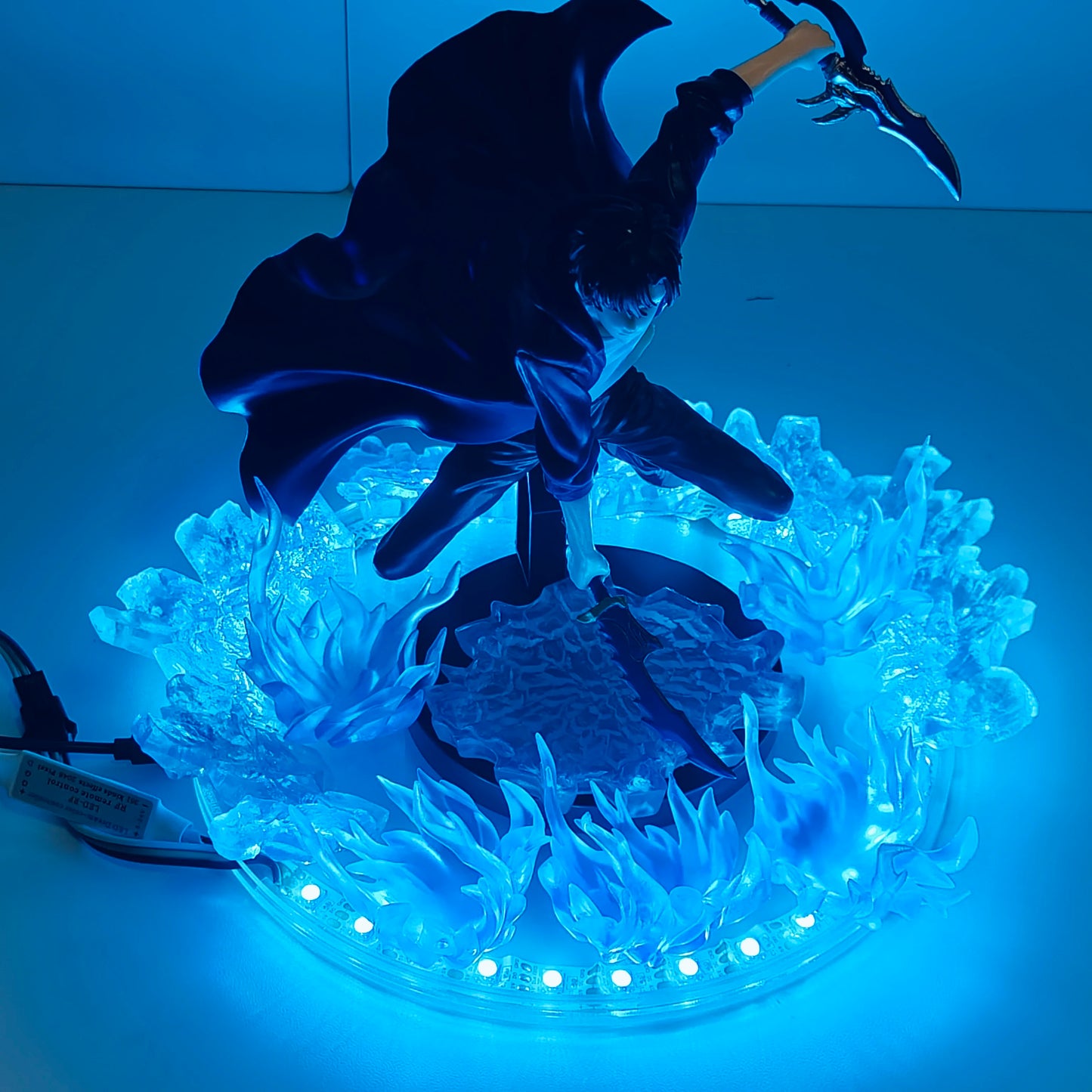 Figurine LED Solo Leveling – Sung Jin Woo | Lampe Collector Gamer & Otaku